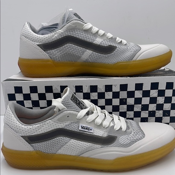 Vans Shoes - Vans WMNS Ave Knit. White/Gum
VN0005UW9DH
Sneakers